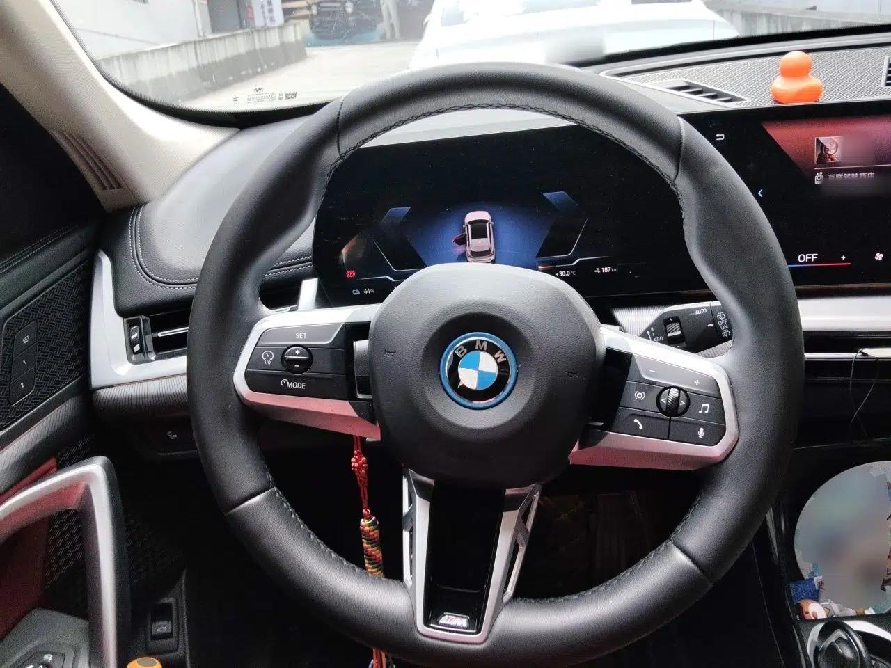BMW iX1 2023 eDrive25L M Sport Package — миниатюра 11