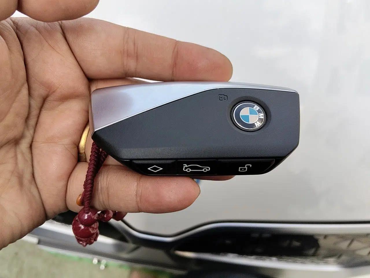 BMW iX1 2023 eDrive25L M Sport Package — миниатюра 9