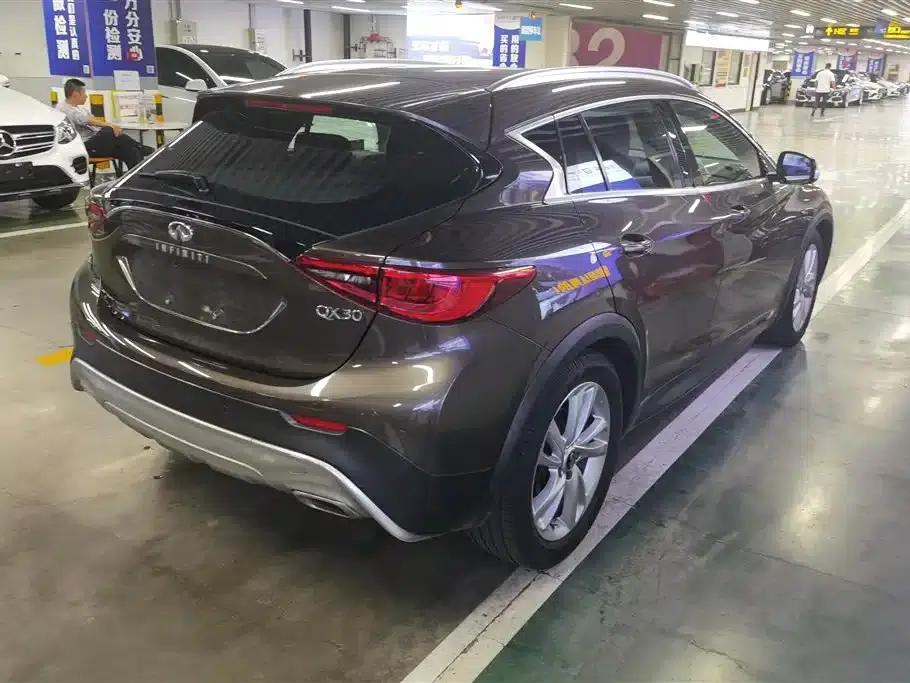Infiniti QX30 2017 1.6T 2WD Fashion Edition — миниатюра 3