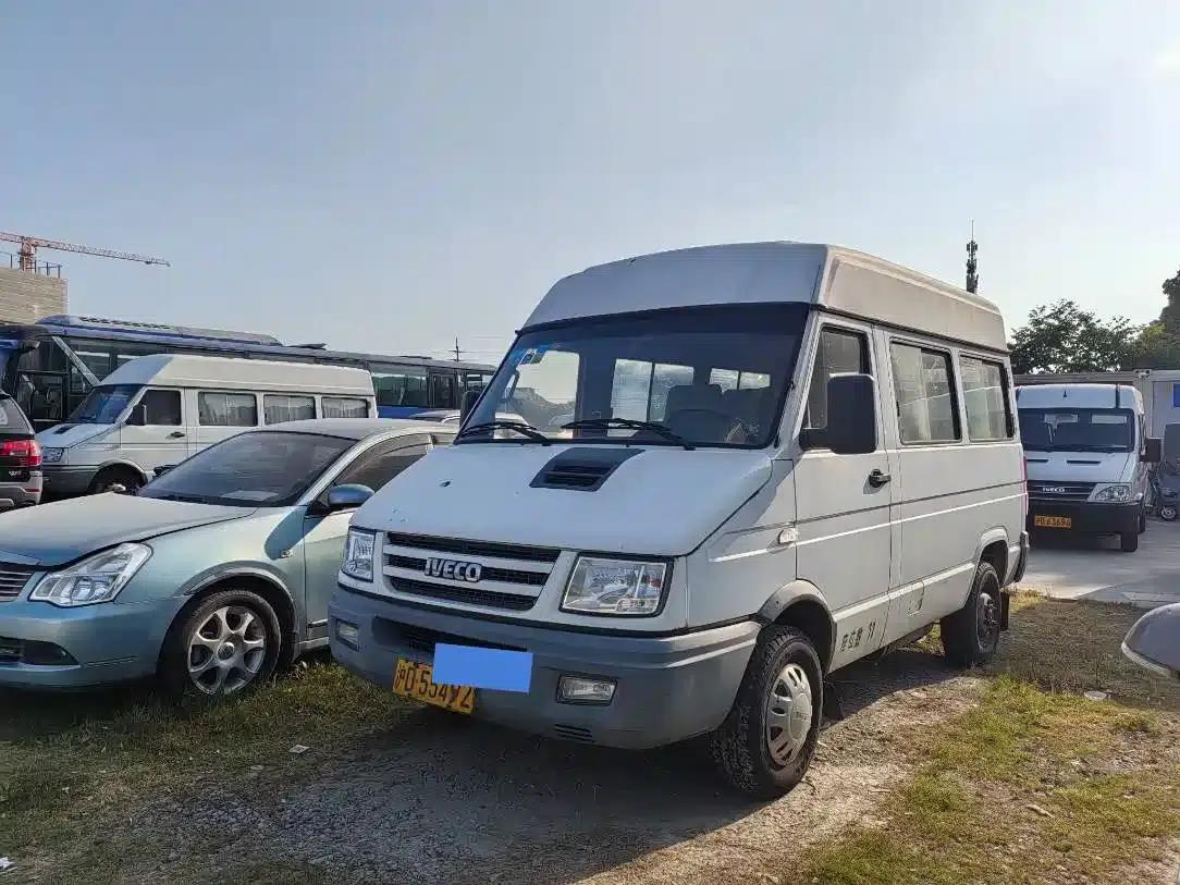 Iveco DeYi 2014 Model 2.8T-A35 NJ6495ACZ43S4 — миниатюра 1