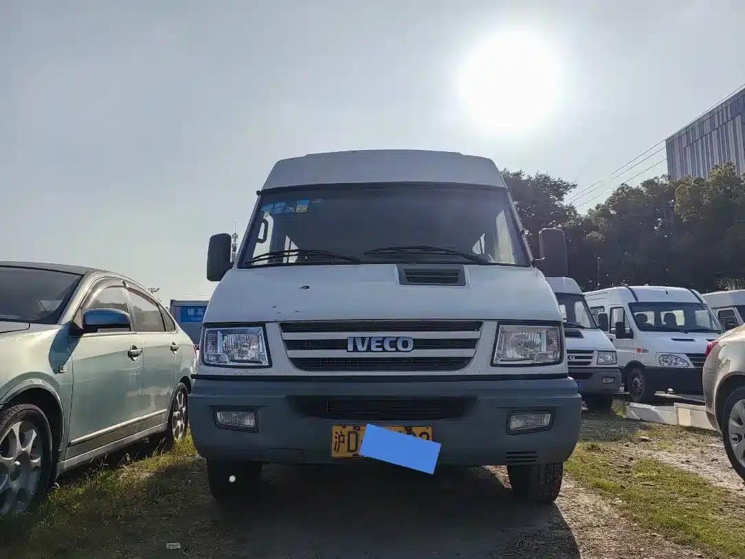 Iveco DeYi 2014 Model 2.8T-A35 NJ6495ACZ43S4 — миниатюра 2