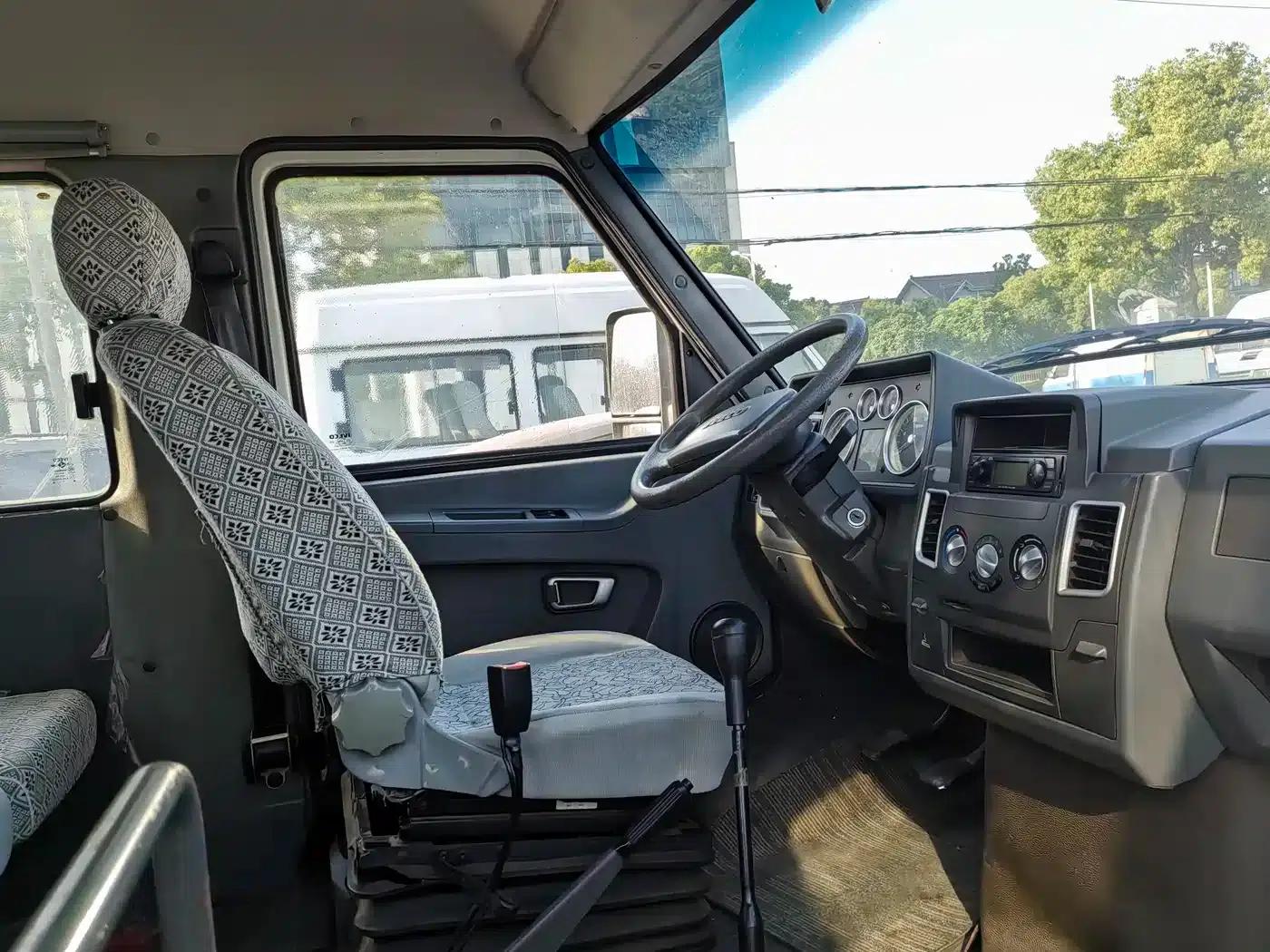 Iveco DeYi 2014 Model 2.8T-A35 NJ6495ACZ43S4 — миниатюра 9