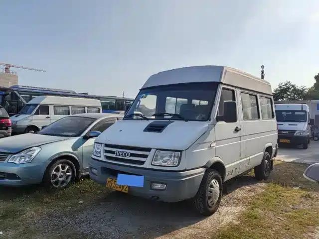 Iveco DeYi 2014 Model 2.8T-A35 NJ6495ACZ43S4