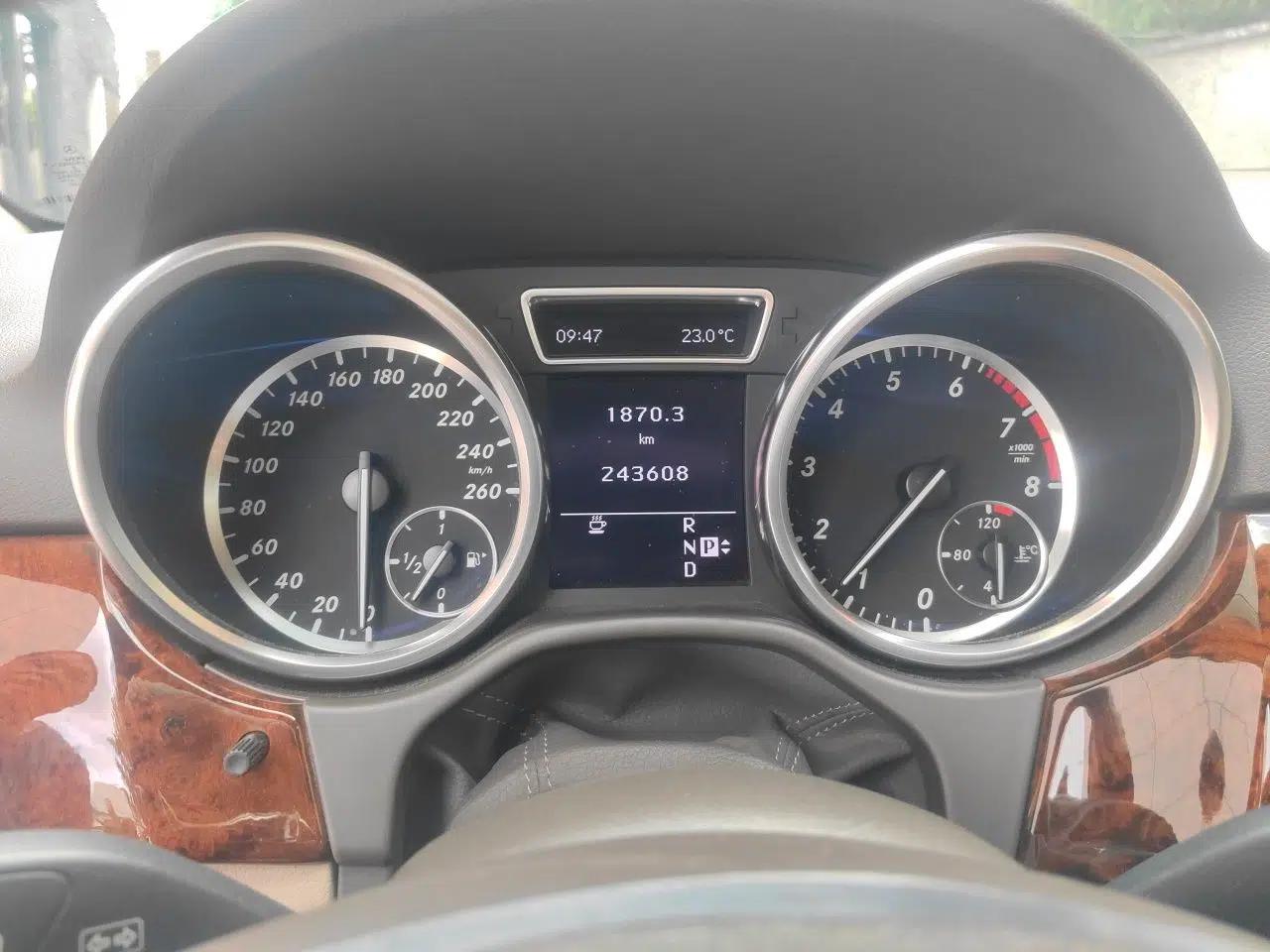 Mercedes-Benz M-Class 2012 ML 350 Sport Edition — миниатюра 12