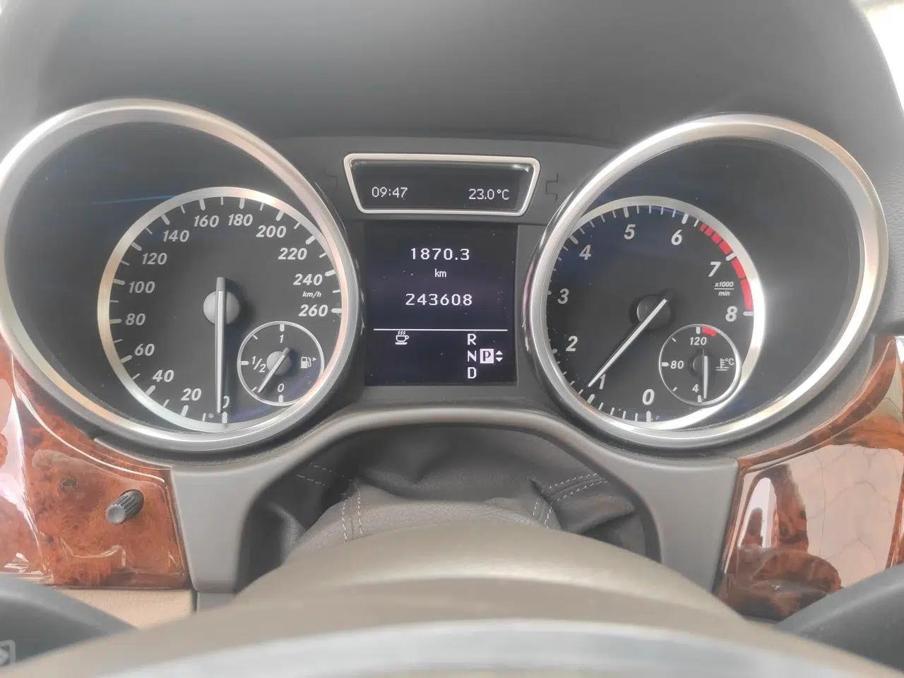 Mercedes-Benz M-Class 2012 ML 350 Sport Edition — миниатюра 13