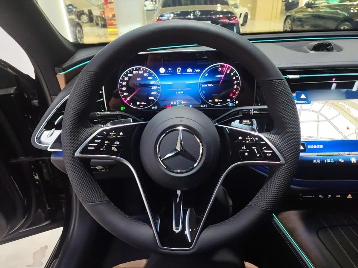 Mercedes-Benz E-Class New Energy 2024 E 350 e L Plug-in Hybrid Sedan — миниатюра 13