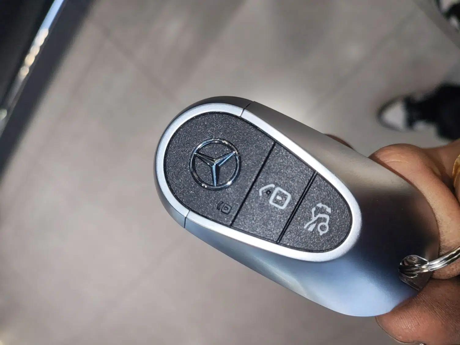 Mercedes-Benz E-Class New Energy 2024 E 350 e L Plug-in Hybrid Sedan — миниатюра 22