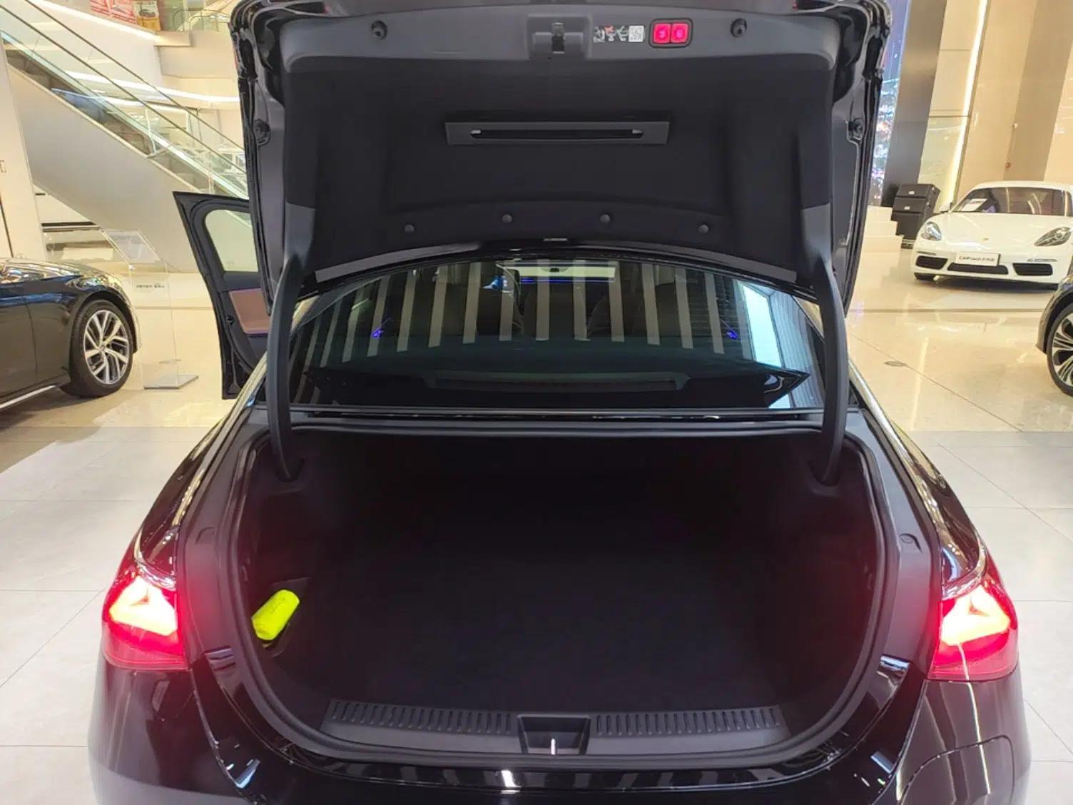Mercedes-Benz E-Class New Energy 2024 E 350 e L Plug-in Hybrid Sedan — миниатюра 21