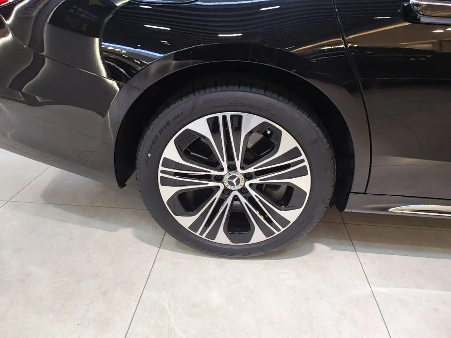 Mercedes-Benz E-Class New Energy 2024 E 350 e L Plug-in Hybrid Sedan — миниатюра 10