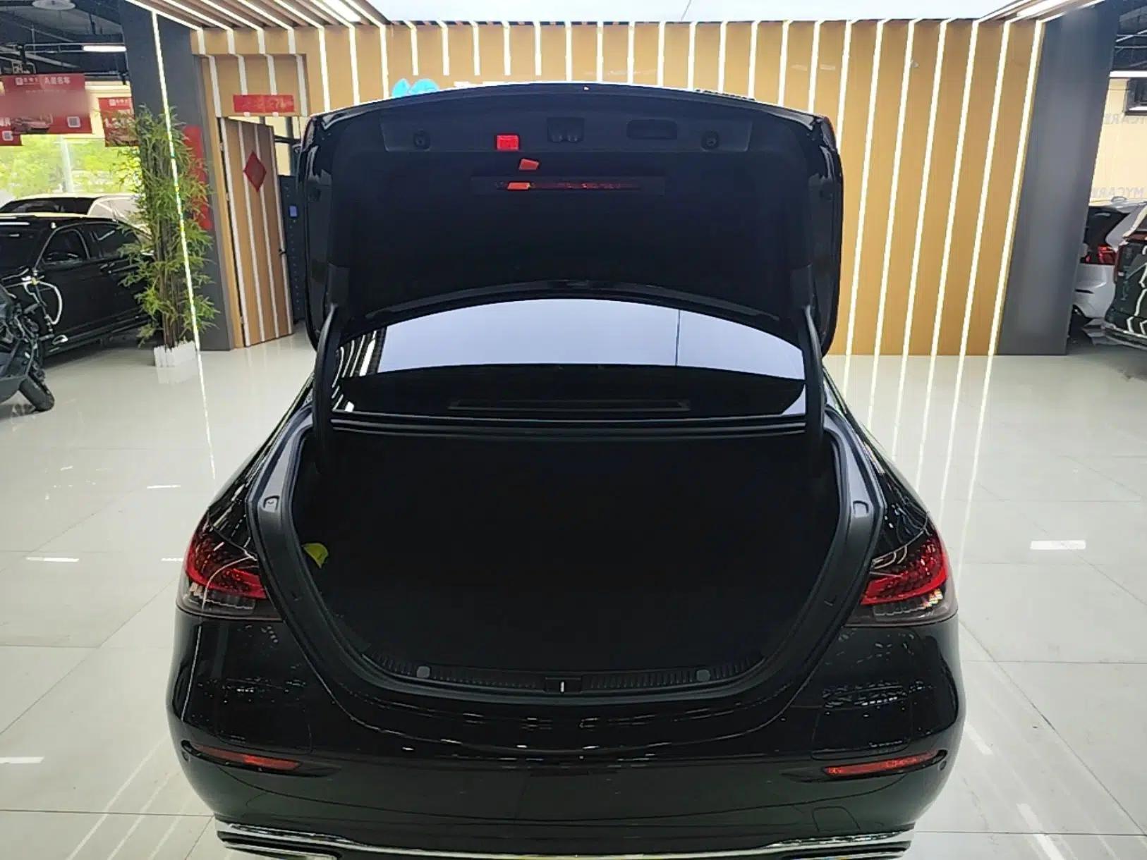 Mercedes-Benz E-Class New Energy 2022 Restyled E 350 e L Plug-in Hybrid Sedan — миниатюра 22