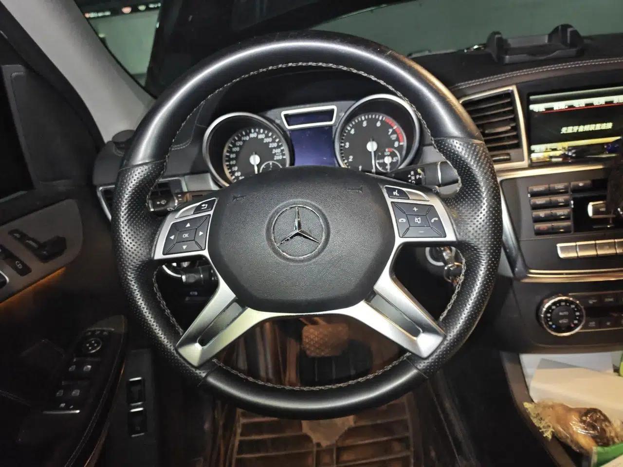 Mercedes-Benz GL-Class 2014 GL 400 4MATIC Dynamic Model — миниатюра 11