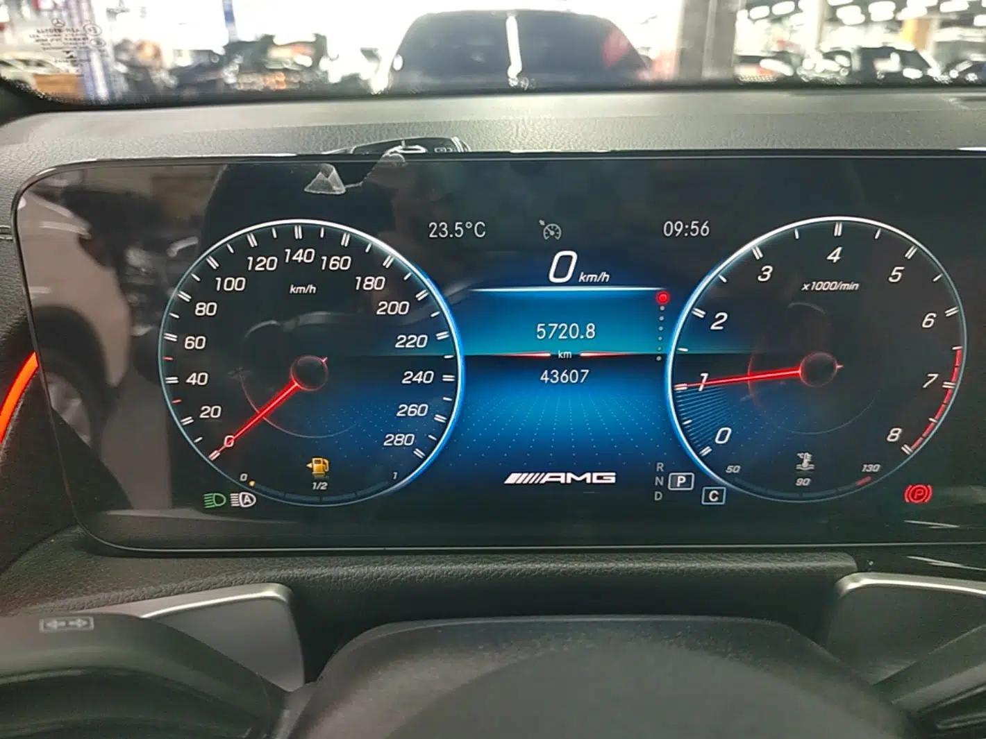 Mercedes-Benz GLB AMG 2022 AMG GLB 35 4MATIC — миниатюра 14
