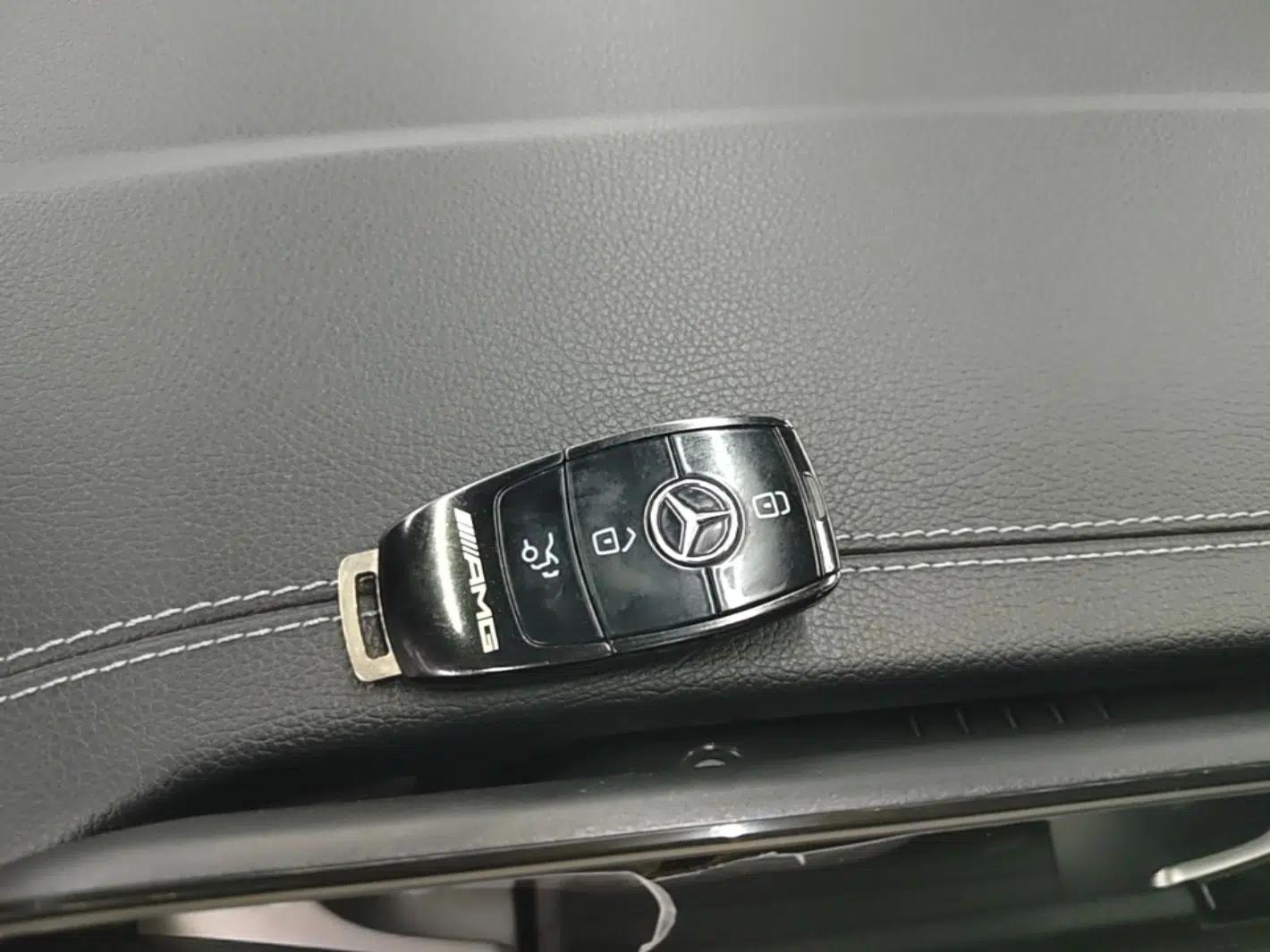 Mercedes-Benz GLB AMG 2022 AMG GLB 35 4MATIC — миниатюра 22