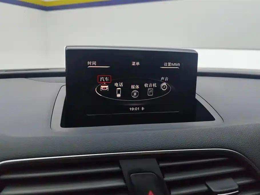 Audi Q3 2018 30th Anniversary Edition 35 TFSI Fashion Model — миниатюра 13