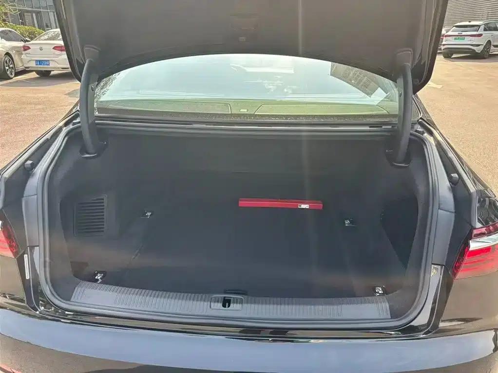 2024 Audi A8 A8L 50 TFSI quattro Premium Edition — миниатюра 6