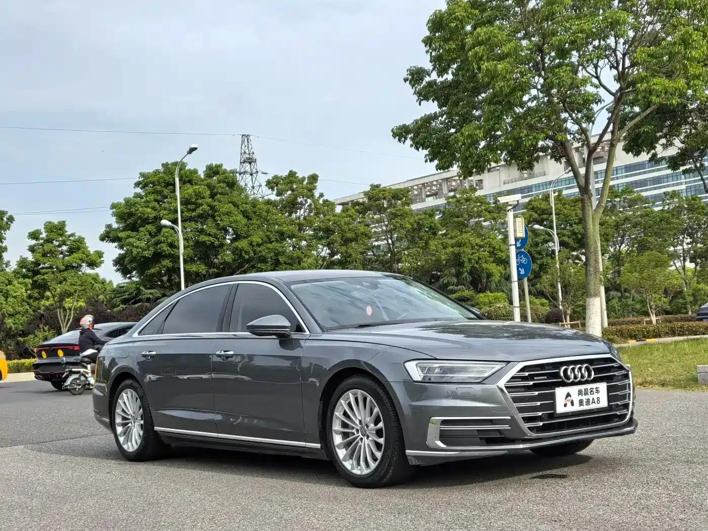 2021 Audi A8 A8L 50 TFSI quattro Comfort — миниатюра 3