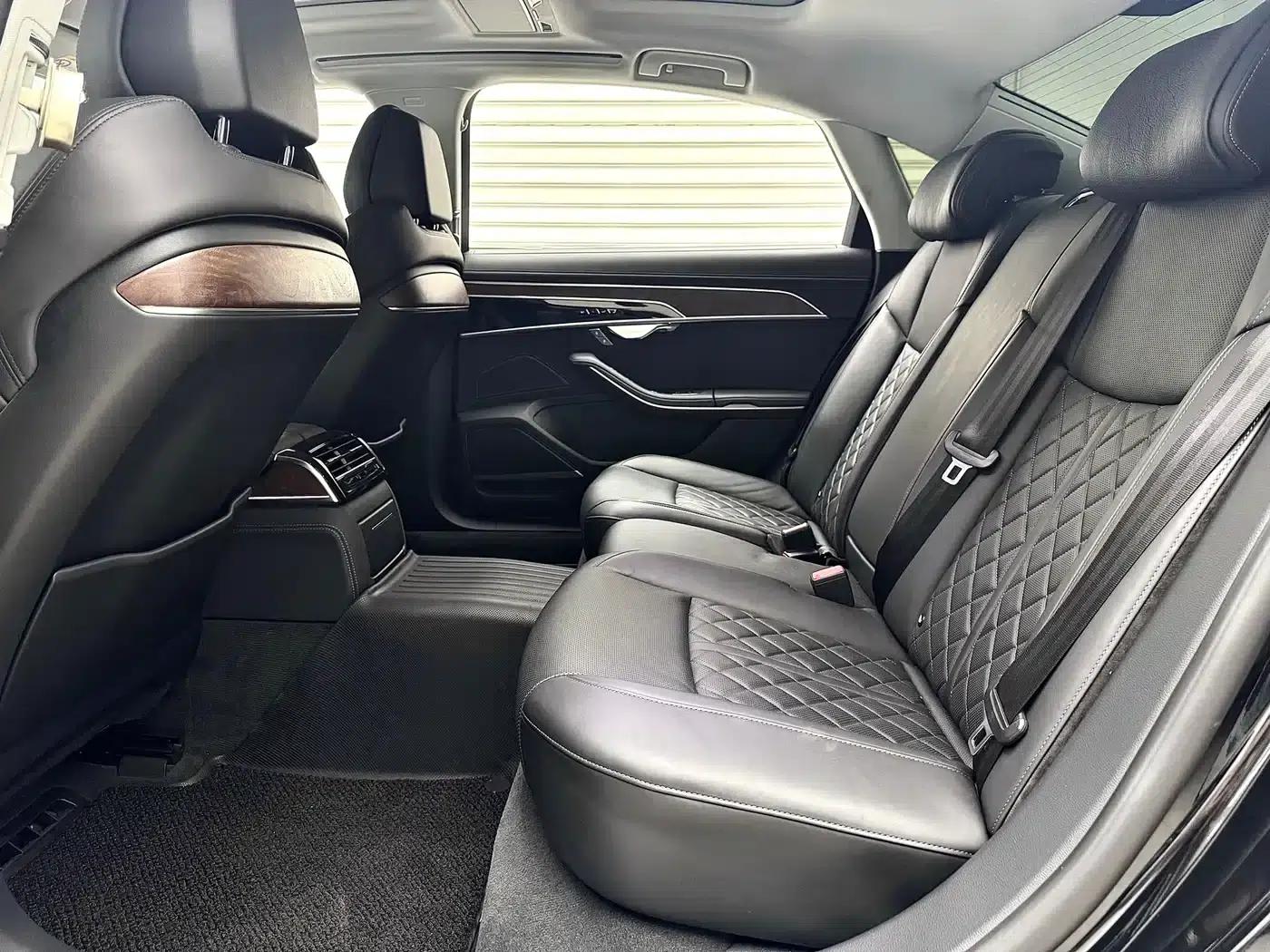 2023 Audi A8 A8L 50 TFSI quattro Premium — миниатюра 11