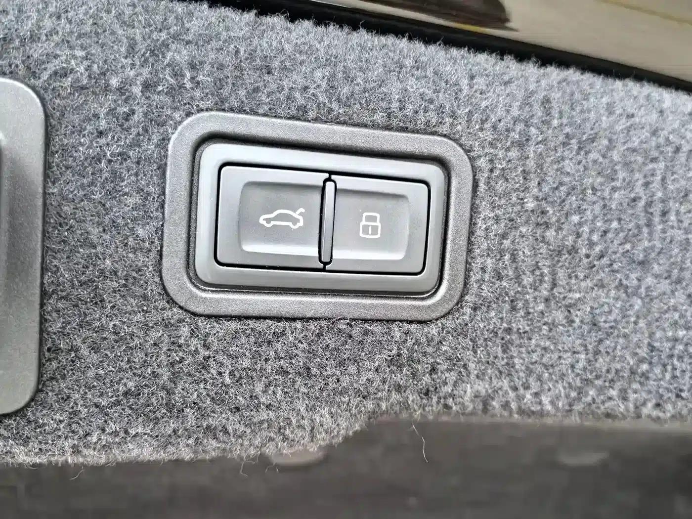 2021 Audi A8 A8L 50 TFSI quattro Comfort — миниатюра 11