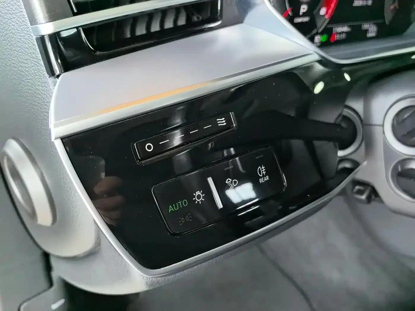 2021 Audi A8 A8L 50 TFSI quattro Comfort — миниатюра 17
