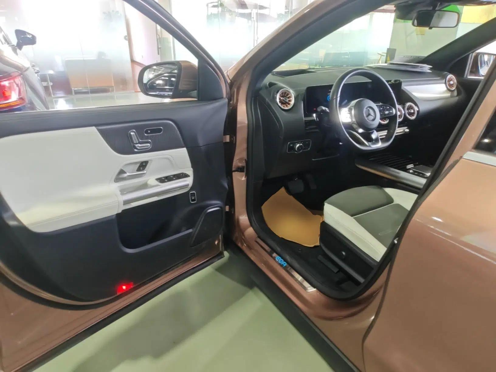 Mercedes-Benz EQA 2022 EQA 300 4MATIC Launch Edition — миниатюра 19