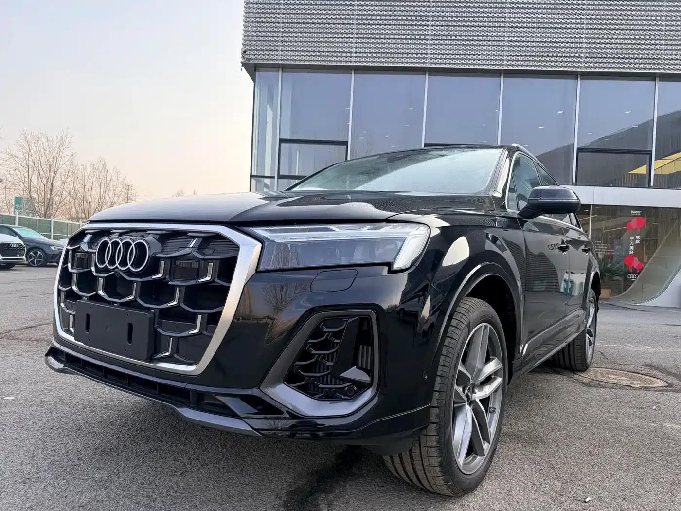Audi Q7 2025 55 TFSI quattro S line Sport — миниатюра 1