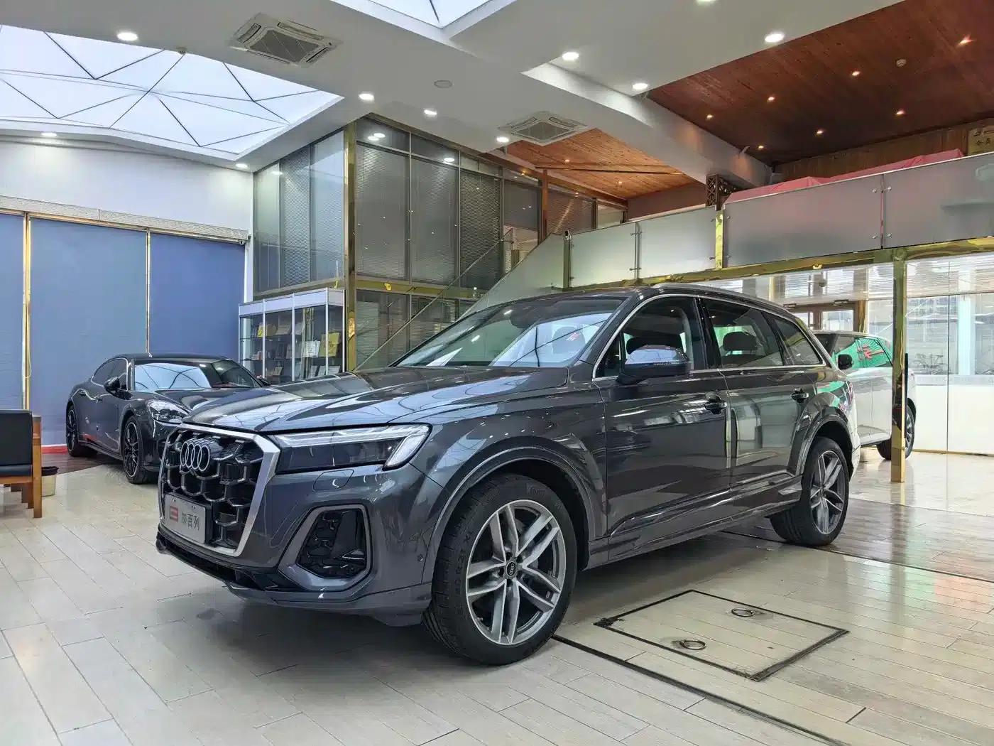 Audi Q7 2024 45 TFSI quattro S line Sport — миниатюра 1