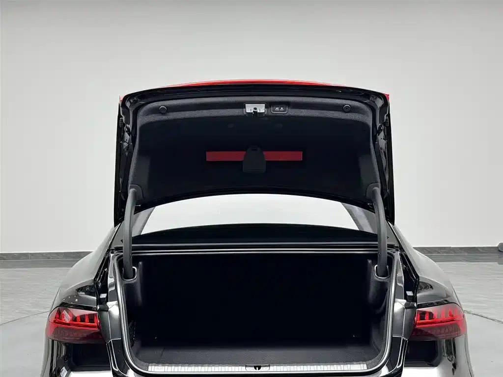 2024 Audi A7L 45 TFSI quattro Black Edition — миниатюра 16