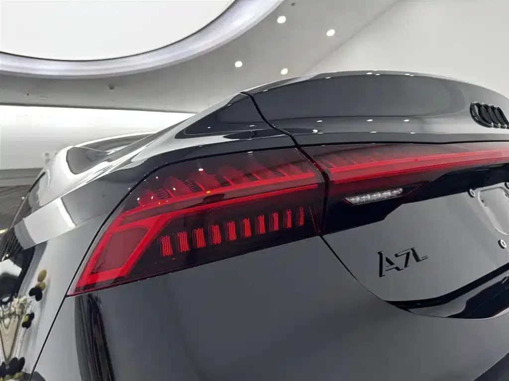 2024 Audi A7L 45 TFSI quattro Black Edition — миниатюра 10