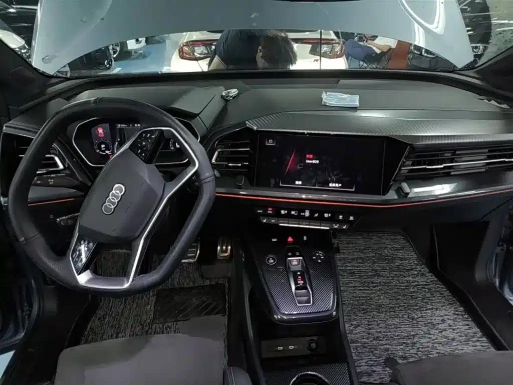 Audi Q4 e-tron 2023 Model 40 e-tron Trailblazer Night Edition — миниатюра 10