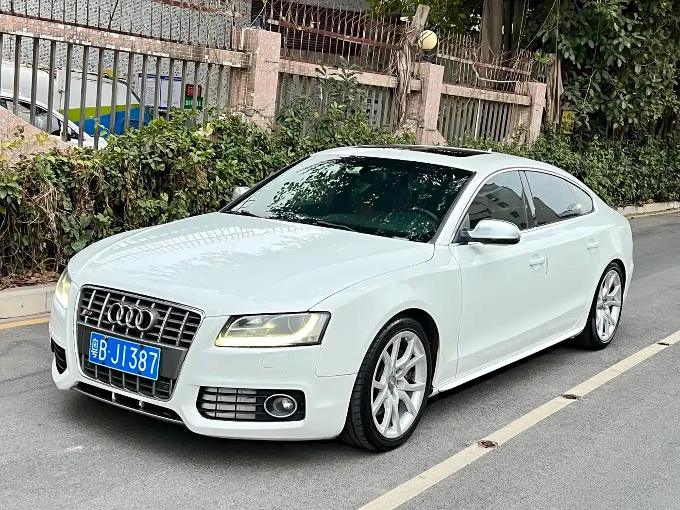 2010 Audi S5 3.0T Sportback — миниатюра 1