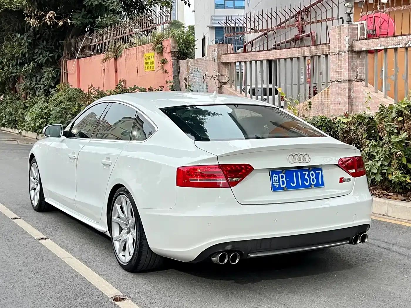 2010 Audi S5 3.0T Sportback — миниатюра 3