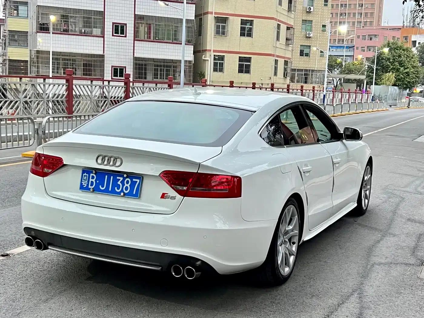 2010 Audi S5 3.0T Sportback — миниатюра 6