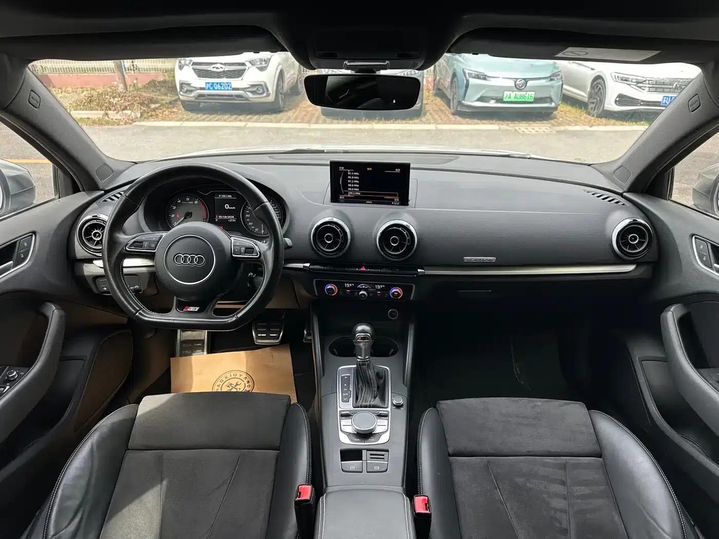 Audi S3 2015 Model S3 2.0T Limousine — миниатюра 11