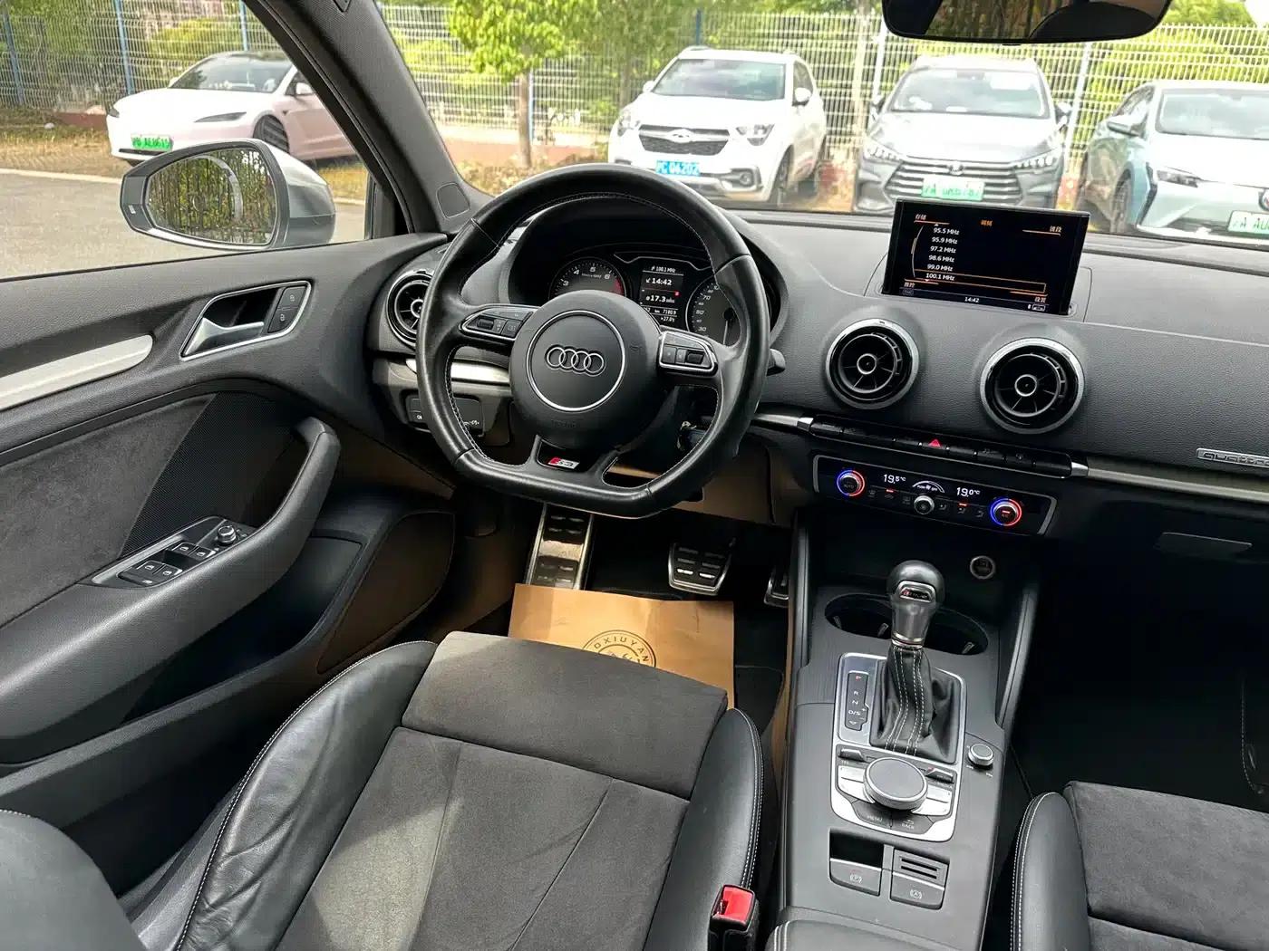 Audi S3 2015 Model S3 2.0T Limousine — миниатюра 16