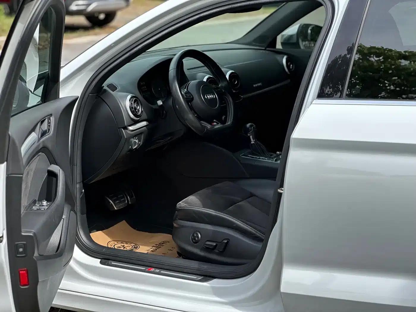 Audi S3 2015 Model S3 2.0T Limousine — миниатюра 5