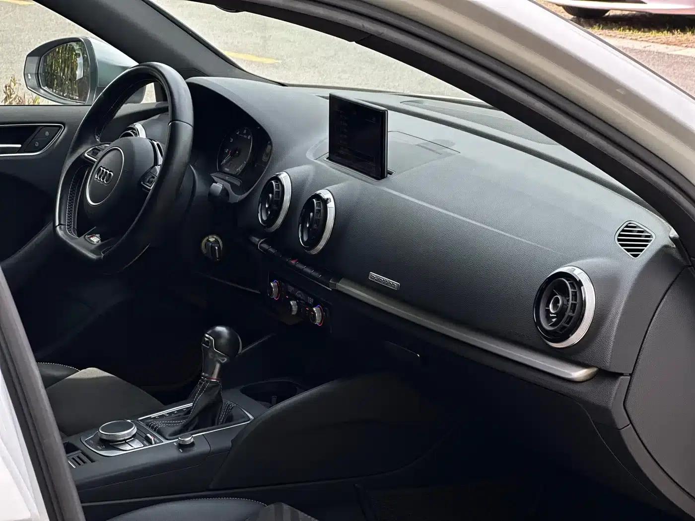 Audi S3 2015 Model S3 2.0T Limousine — миниатюра 10