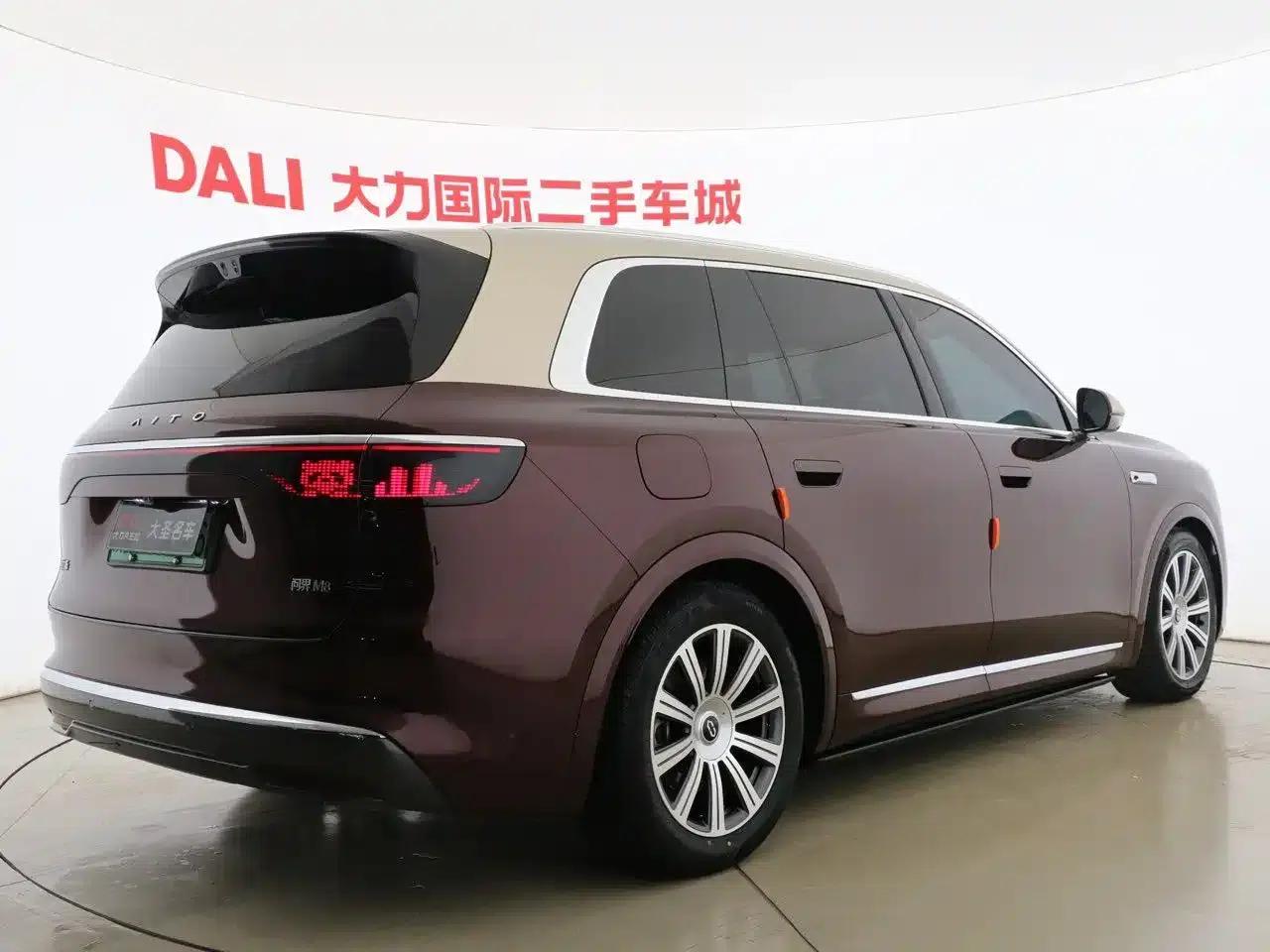 Wenjie M8 2025 Extended Range Max+ Version 53.4kWh 6-Seat Version (192-line LiDAR) — миниатюра 14
