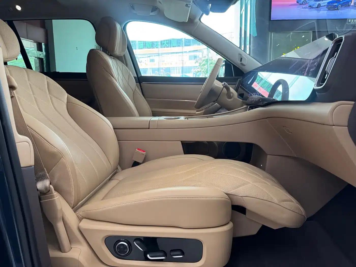 Wenjie M8 2025 Range Extended Max+ Version 53.4kWh 5-Seat Version (192-line LiDAR) — миниатюра 13