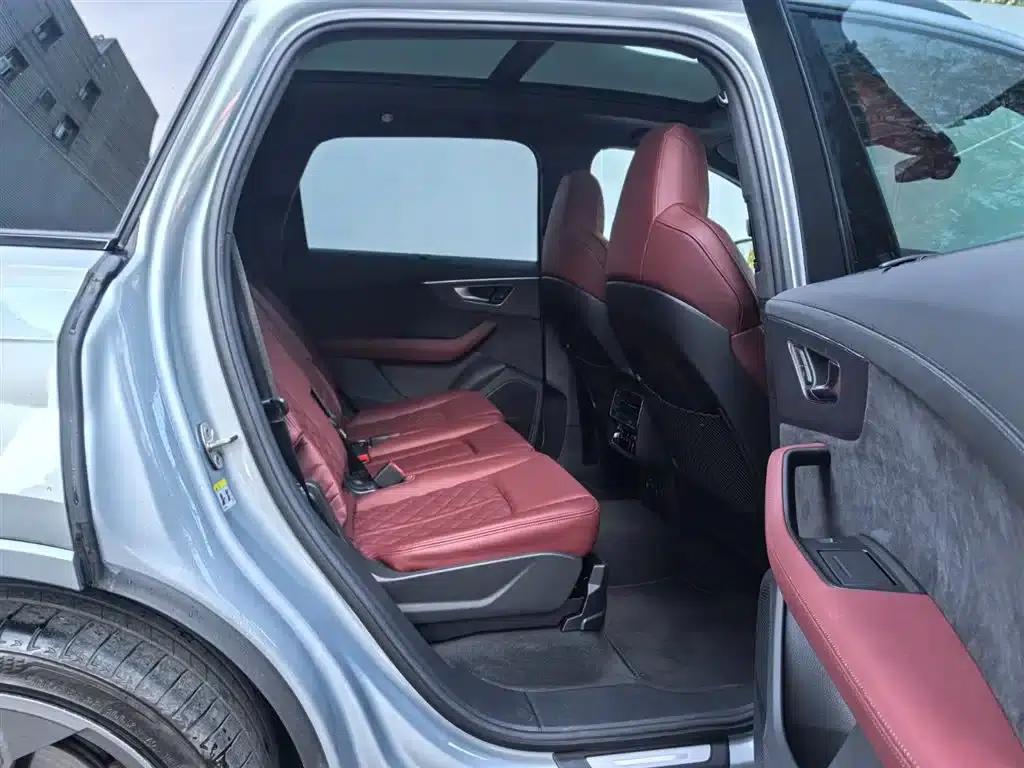 Audi SQ7 2024 4.0 TFSI — миниатюра 13