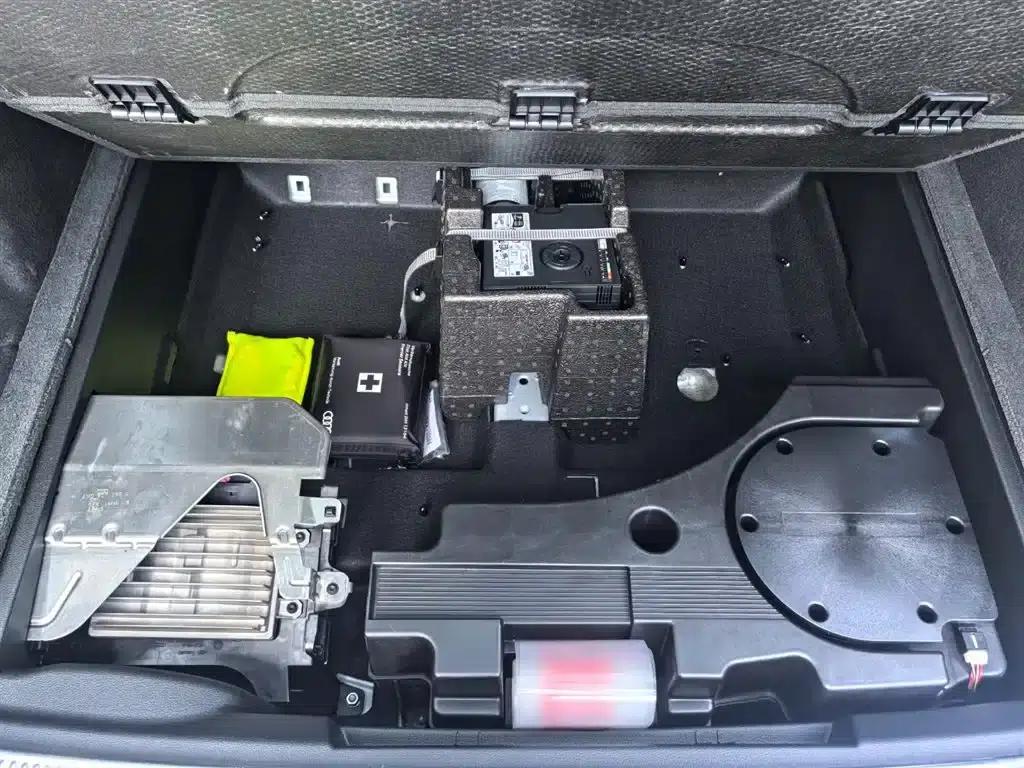 Audi SQ7 2024 4.0 TFSI — миниатюра 24