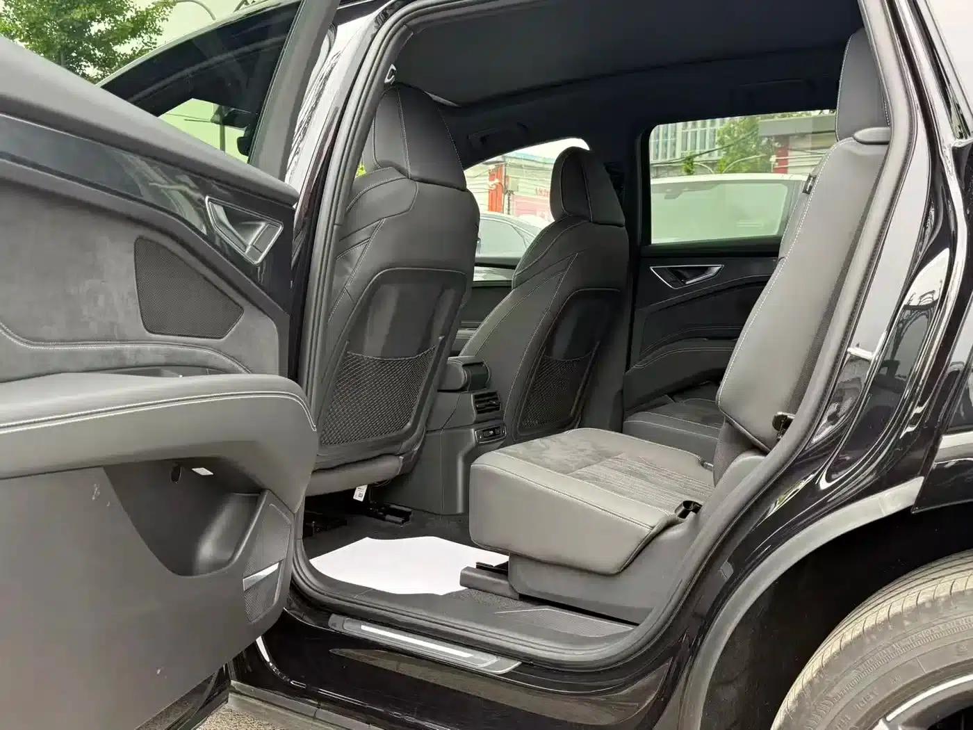 Audi Q5 e-tron 2022 50 e-tron quattro Glory Edition Mech Suit — миниатюра 11