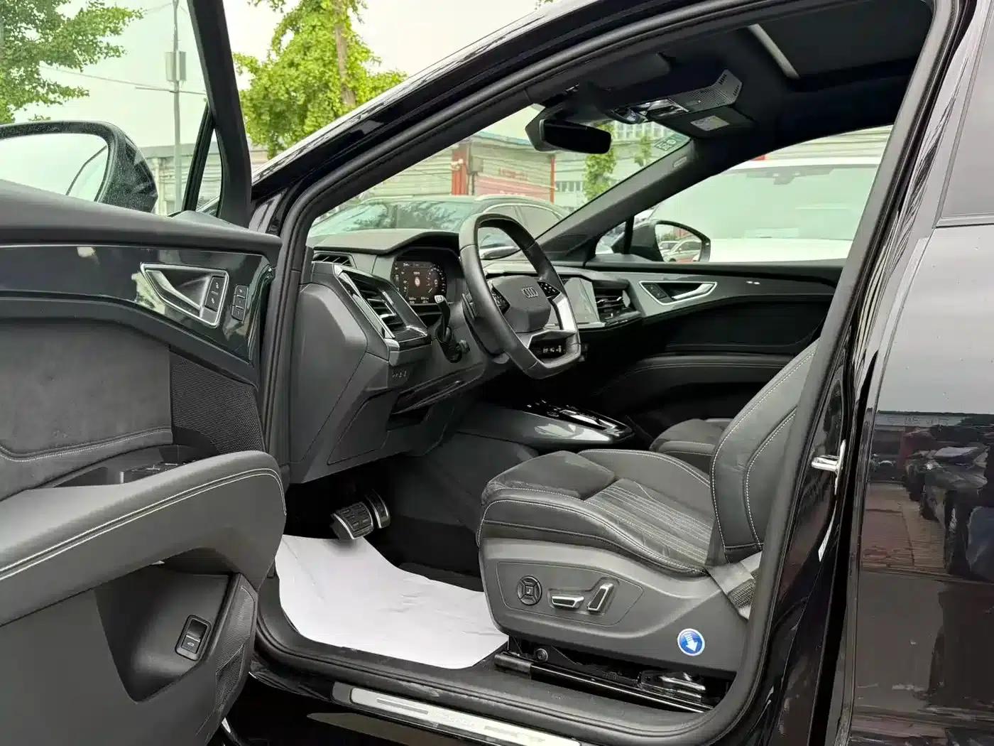 Audi Q5 e-tron 2022 50 e-tron quattro Glory Edition Mech Suit — миниатюра 6