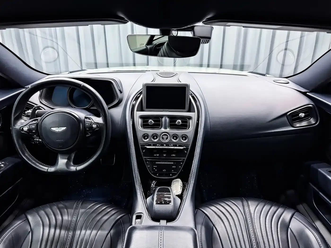 Aston Martin DB11 2016 5.2T First Edition — миниатюра 4