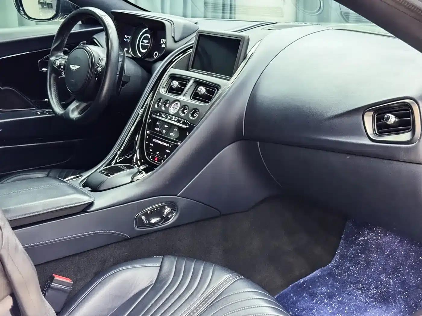 Aston Martin DB11 2016 5.2T First Edition — миниатюра 6