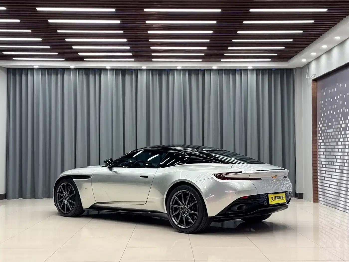 Aston Martin DB11 2016 5.2T First Edition — миниатюра 10