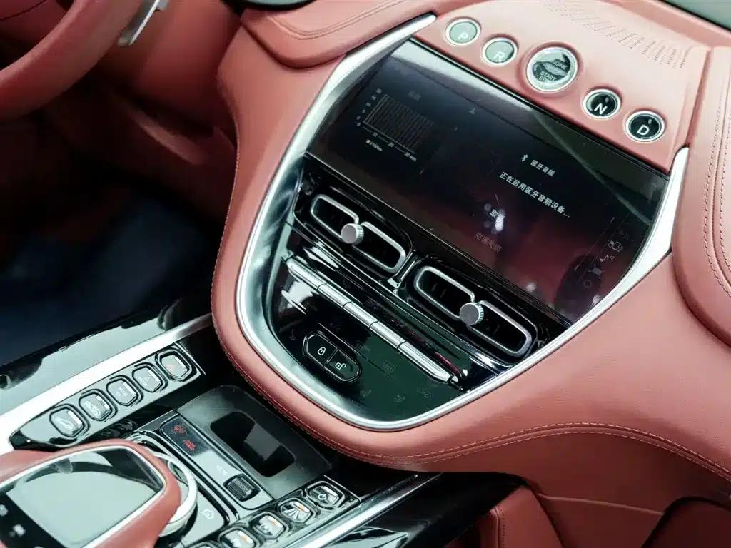 Aston Martin DBX 2023 3.0T STRAIGHT-SIX — миниатюра 13