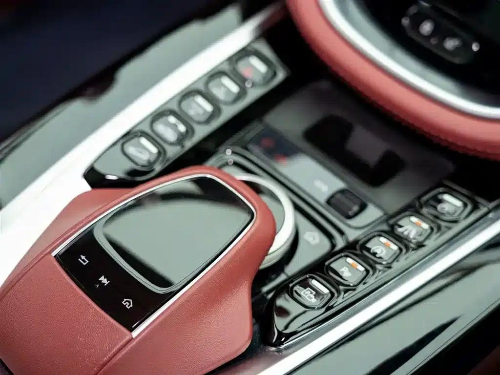 Aston Martin DBX 2023 3.0T STRAIGHT-SIX — миниатюра 15