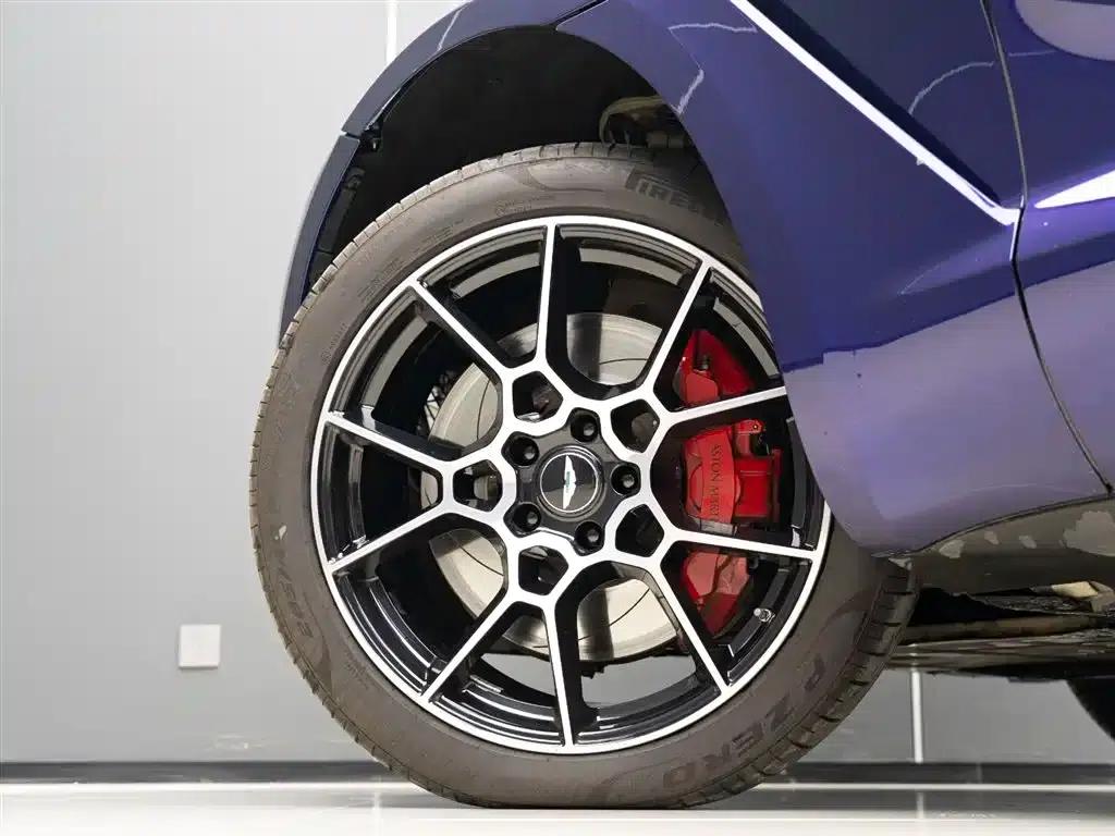 Aston Martin DBX 2023 3.0T STRAIGHT-SIX — миниатюра 5