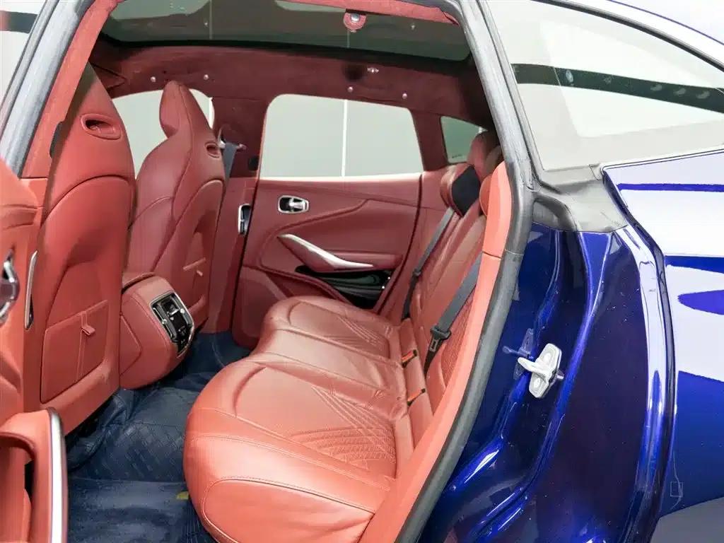 Aston Martin DBX 2023 3.0T STRAIGHT-SIX — миниатюра 10