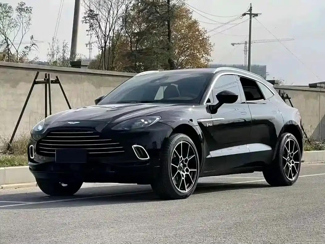 Aston Martin DBX 2021 4.0T V8: A Return to Simplicity — миниатюра 1